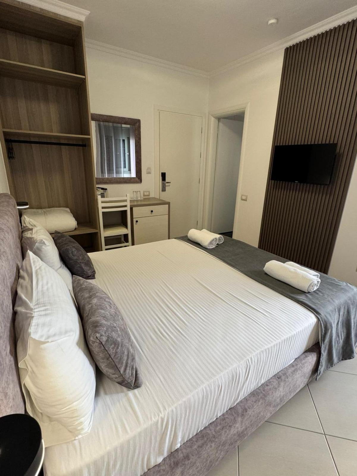 Hotel Abedini Saranda Kültér fotó
