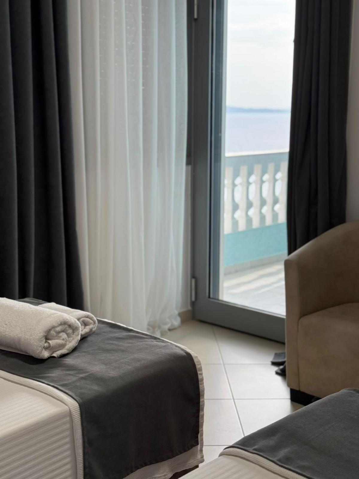 Hotel Abedini Saranda Kültér fotó