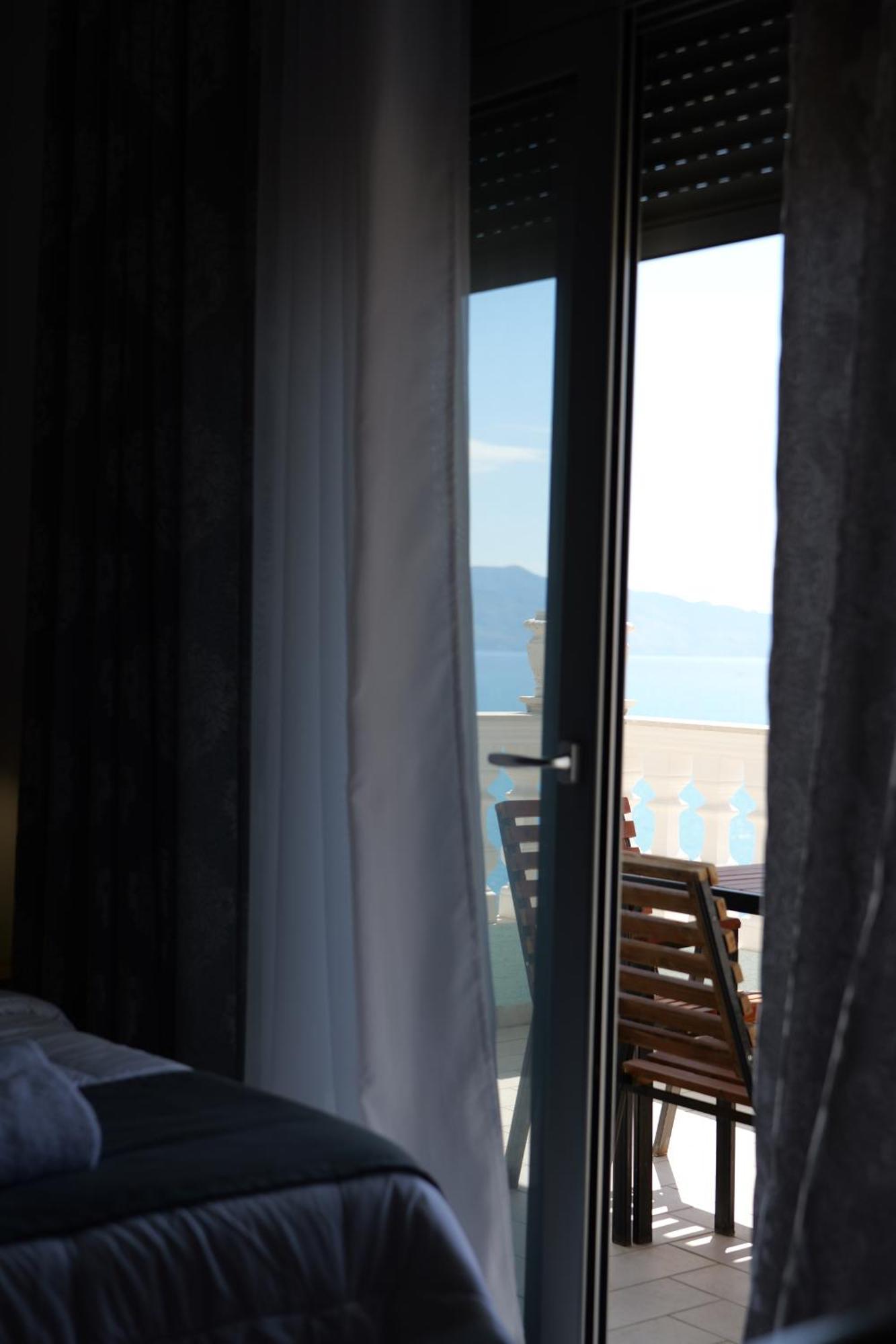 Hotel Abedini Saranda Kültér fotó
