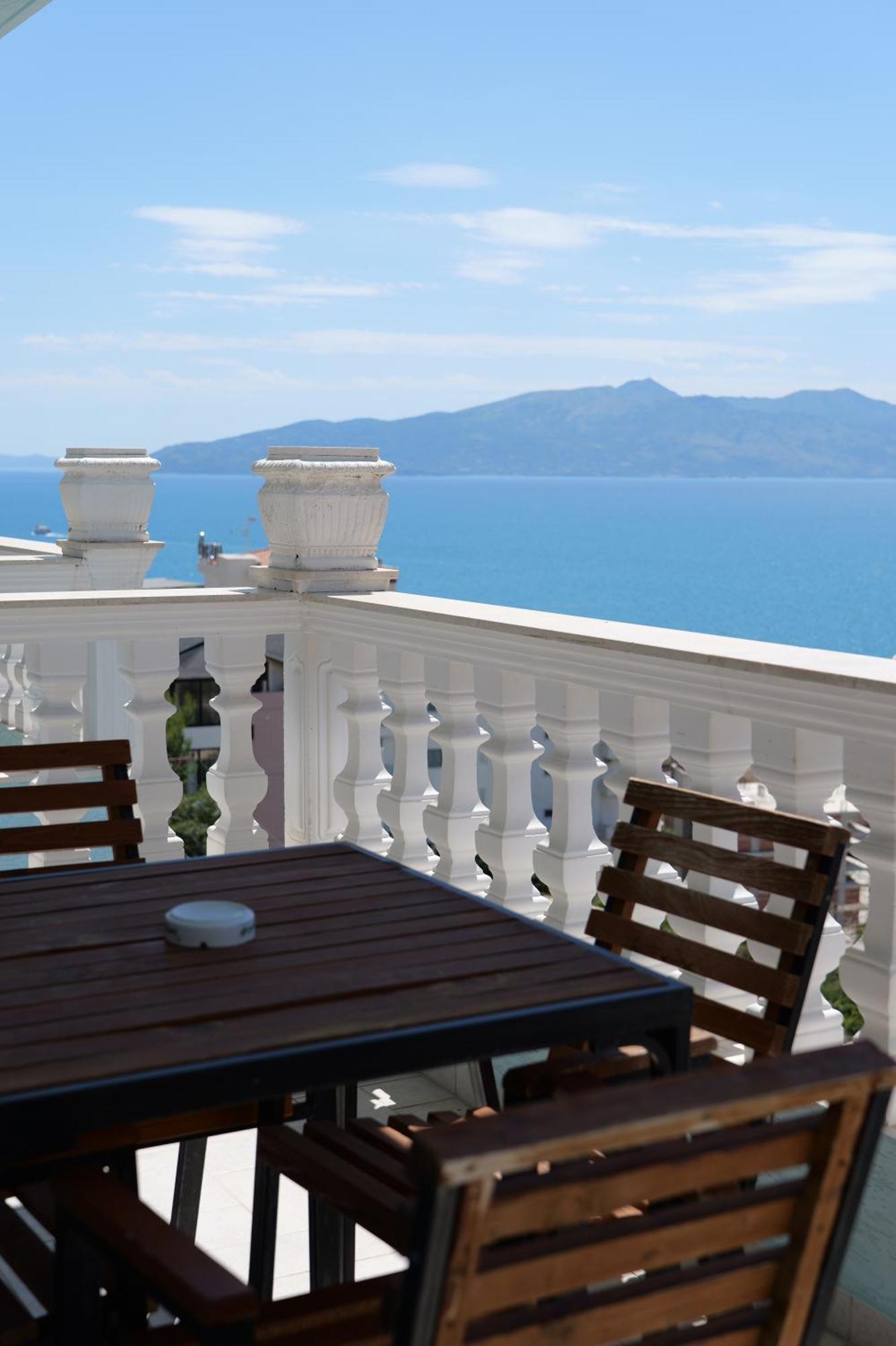 Hotel Abedini Saranda Kültér fotó